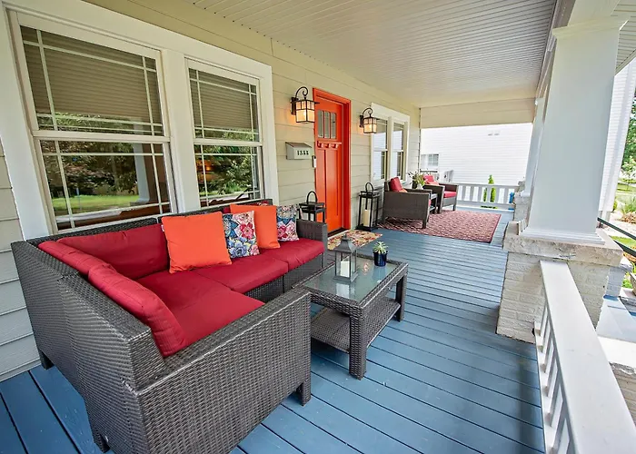 The Cherry St House|Dog Friendly |Sleeps 10 |Near Msu