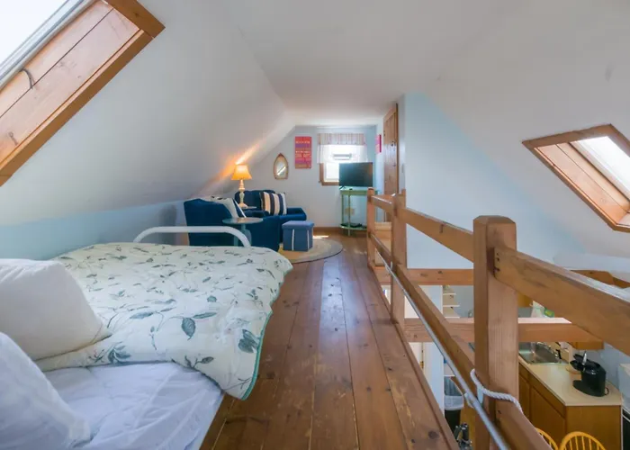 East Sandwich Escape—Deck, Beach Summer Fun