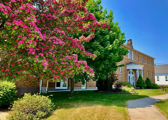 Garden Grove Retreat & Lodging Near Pictured Rocks, Fayette, Trails