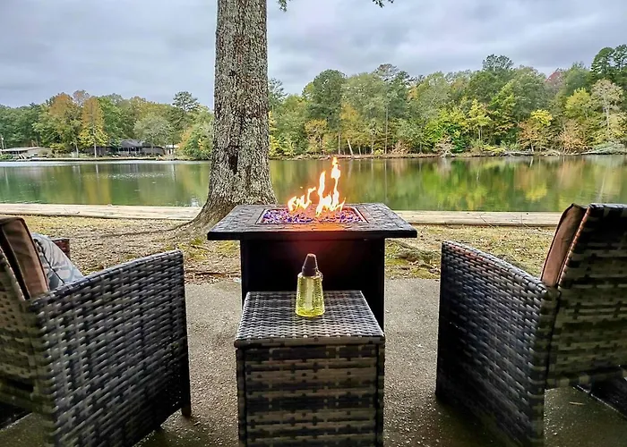 Lakefront Oasis