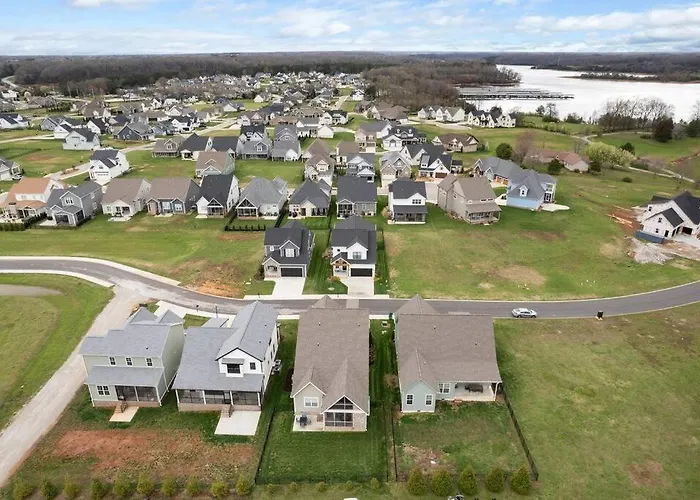 Lakeside Retreat Marina/Pool, Golf Cart, Game Room