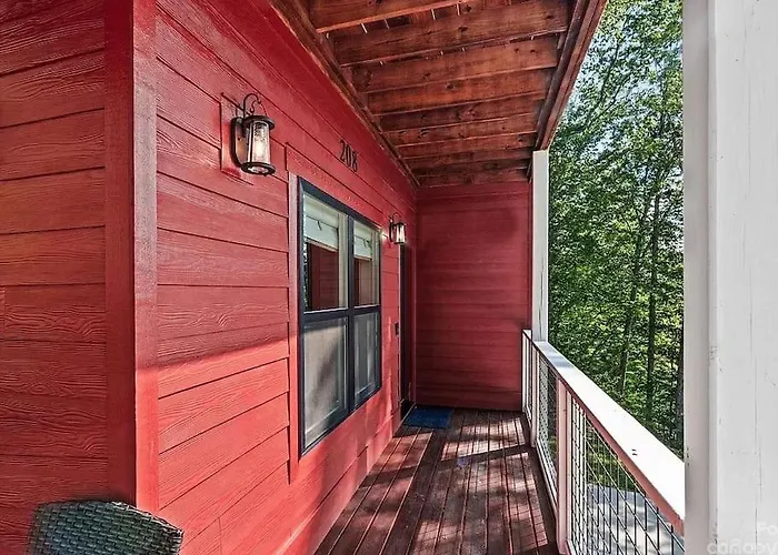 Swannanoa Serenity River Motif, Spa & Game Room