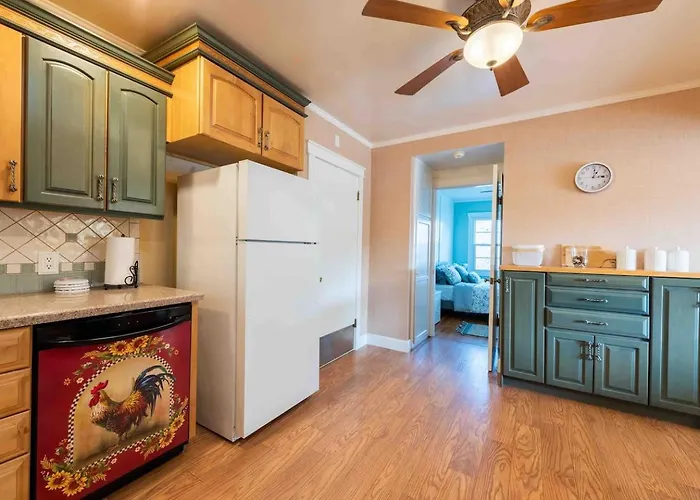 Spacious House W/ Backyard, 12 Mins Drive To Disneyland!