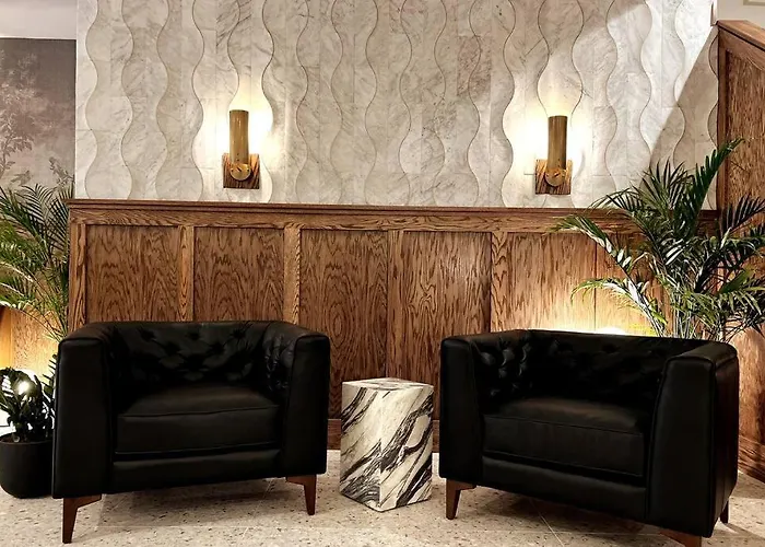 West Market Square, Coffee Shop, Fast Wifi, Downtown Room # 103