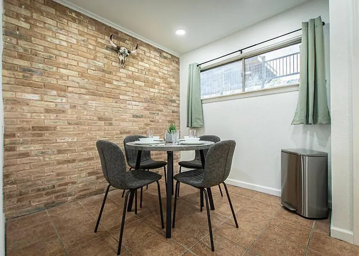 Downtown Austin Suite Retreat