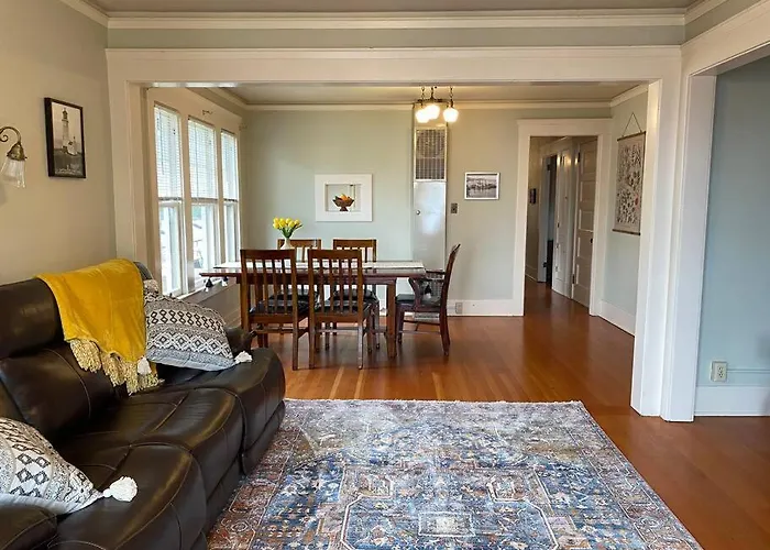 Historic Downtown Flat, # 4