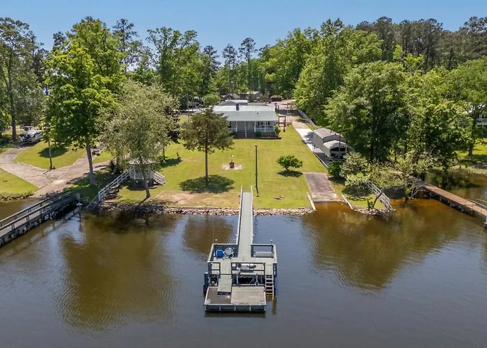 Grandpas House With 2 Kayaks