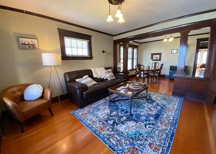 Historic Downtown Flat, # 2