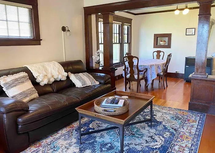 Historic Downtown Flat, # 2