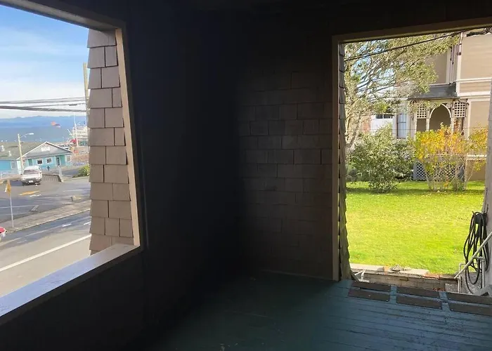Historic Downtown Flat, # 2