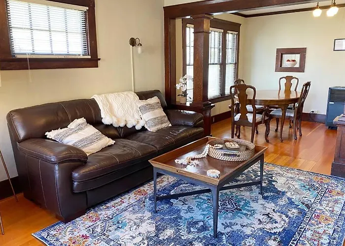 Historic Downtown Flat, # 2
