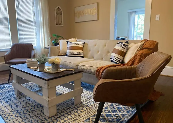 Pet-Friendly 3Br Near Downtown - Deck - Backyard
