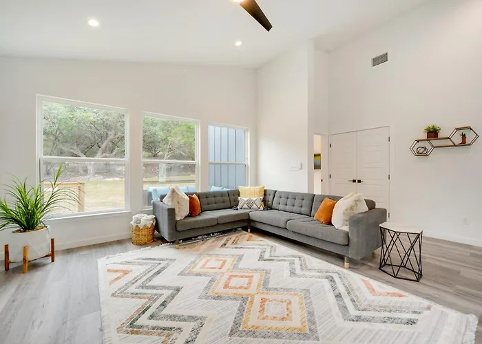 Canyon Lake Oasis: Backyard & Wraparound Deck!