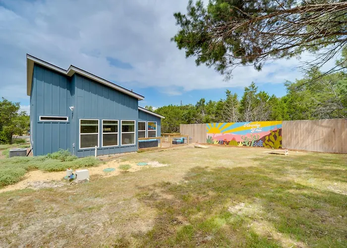 Canyon Lake Oasis: Backyard & Wraparound Deck!