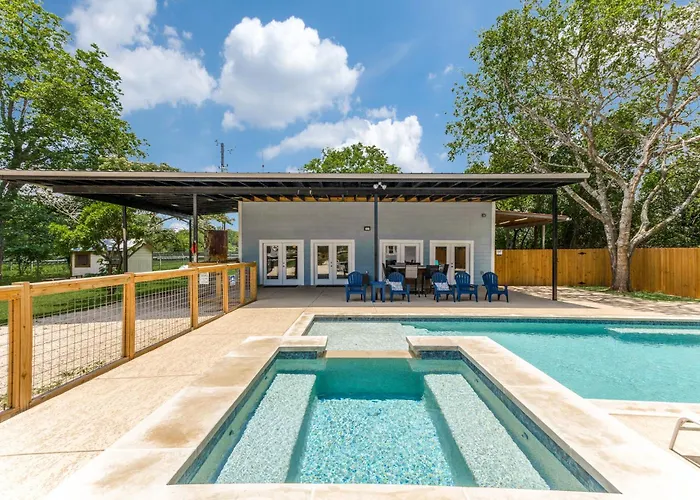 6 Bdrm Wine Country Compound On 2 Acres! Pool/Hottub & Club House