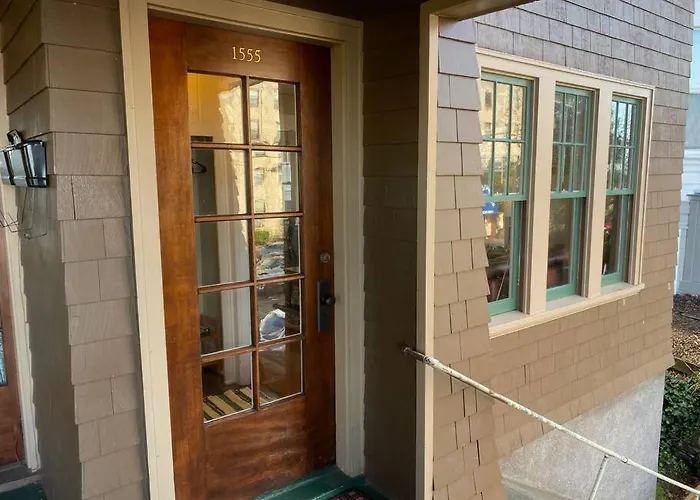 Historic Downtown Flat, # 1