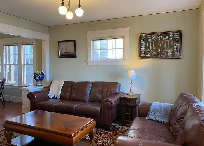 Historic Downtown Flat, # 1