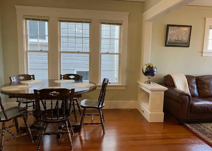 Historic Downtown Flat, # 1