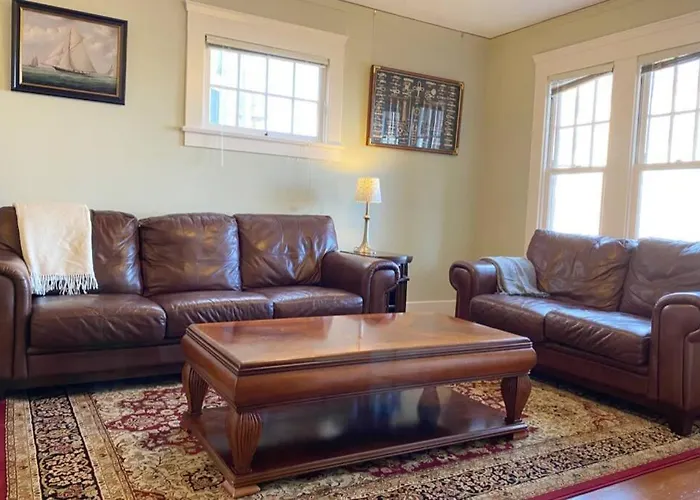 Historic Downtown Flat, # 1