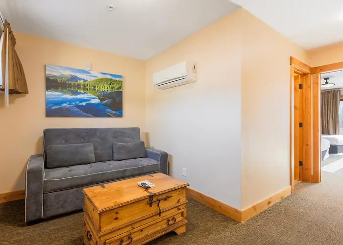 Coyote Mountain Lodge