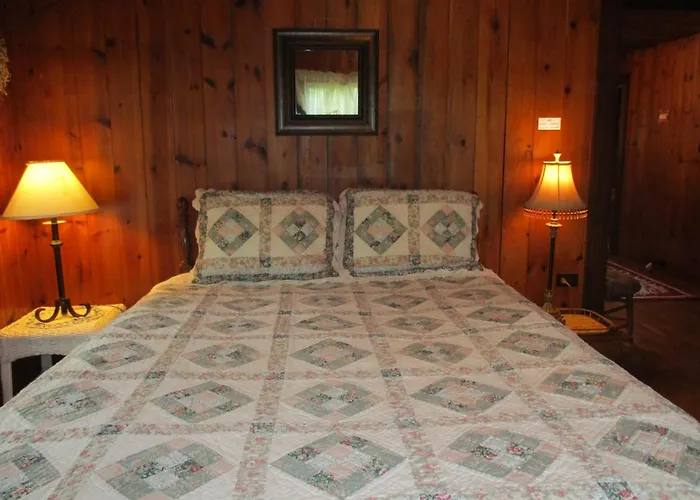 Gorgeous Cabin Stay Near I-77, Views, Antiques, Wi-Fi, Wonderful Experience For 2!