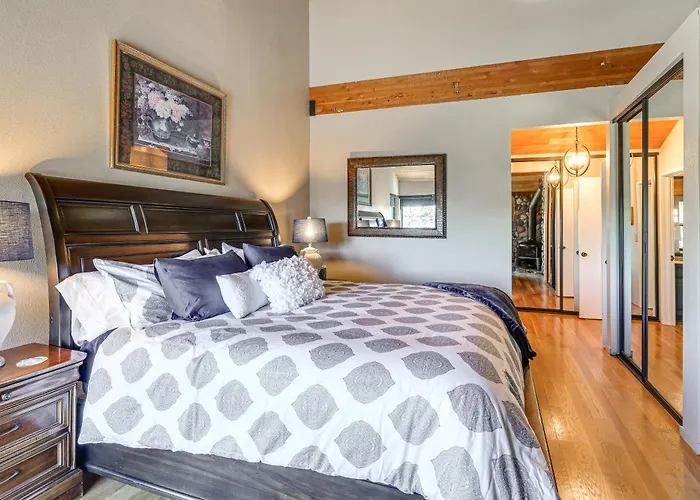 1 Mi To Lake Tahoe: Home W/ Hot Tub & Decks
