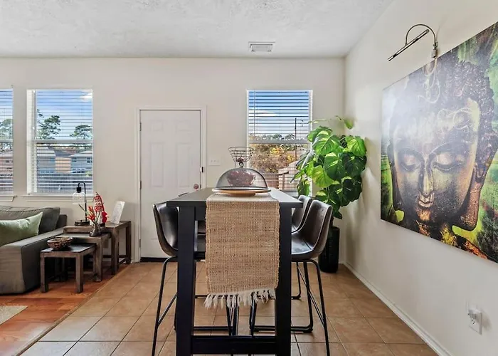 Amazing House In Woodlands Fully Equipped For 6