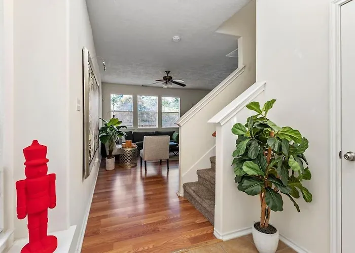 Amazing House In Woodlands Fully Equipped For 6