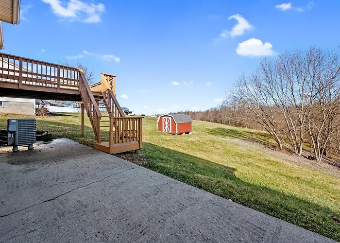 6 Min To Ark, Free Covered Parking, Deck And Grill