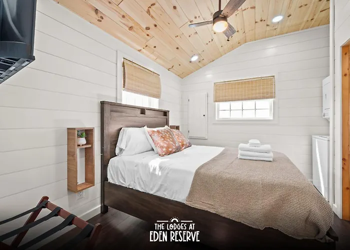 Block Of 4 Lodges At Eden Reserve - For Groups