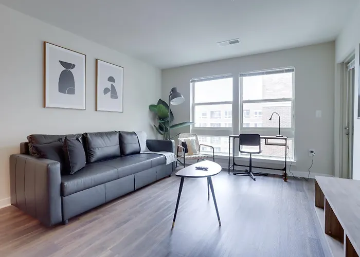 Amazing Apartment With Easy Access To The Metro