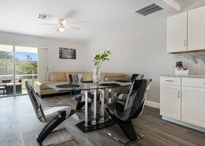 2 Bedroom 2 Bathroom Apartment In Cape Coral Yacht Club Area
