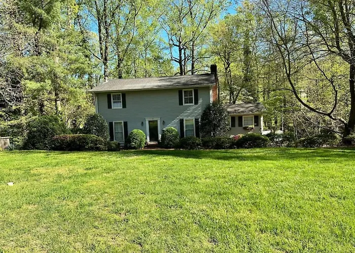 Private 1Br Mins To Downtown, Serene Backyard