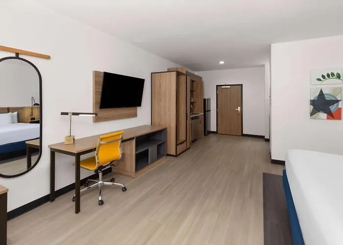 La Quinta Inn & Suites By Wyndham El Paso East Loop-375