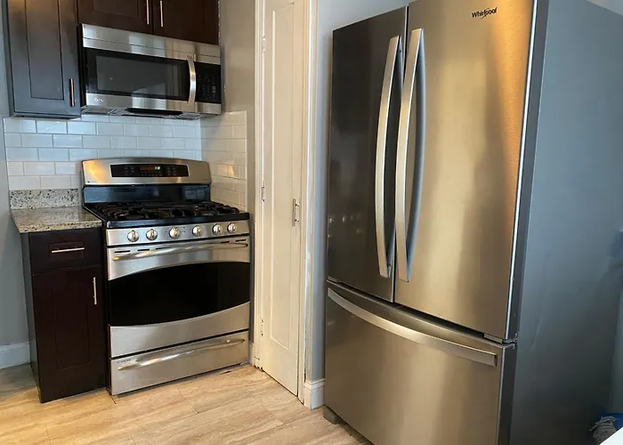 Peace of Cleveland: Pet-Friendly 2BR with Study