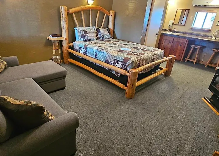 Nine Pines Motel