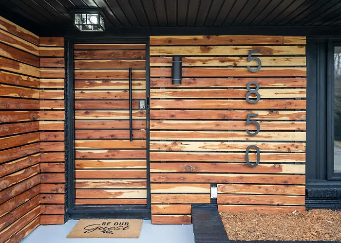 Modern 3 Bedroom Home W Hot Tub Movie Room Dog Park