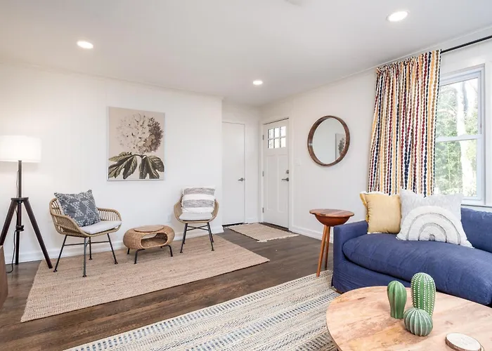 Downtown Brevard, Franklin Park & College - Updated 3Bd 2Ba Home, Pets Ok