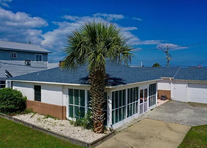 Lorraine'S Beach Cottage