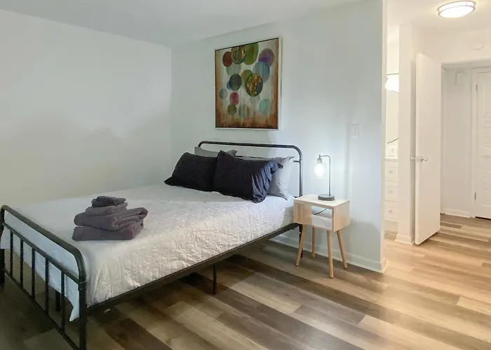 Prime Location! Upscale, Spacious 2Br-2 Full Ba Condo 50 Percent Off