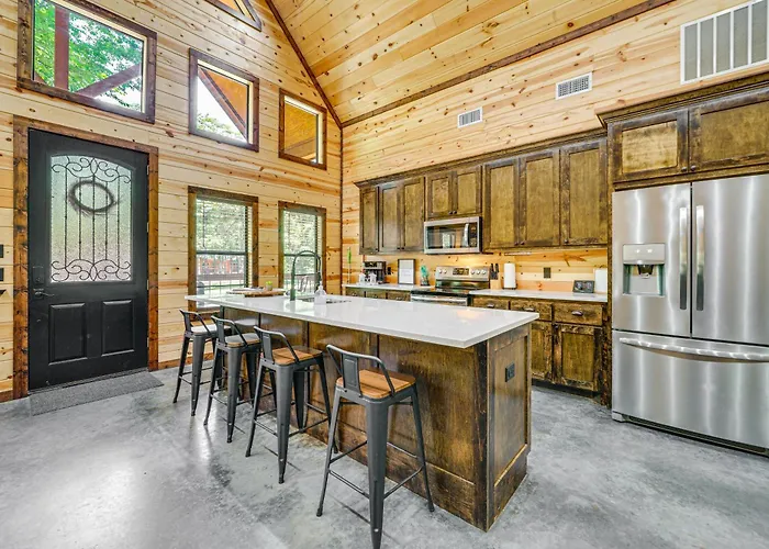 Private Hot Tub: Luxe Cabin In Broken Bow!