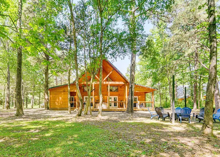 Private Hot Tub: Luxe Cabin In Broken Bow!