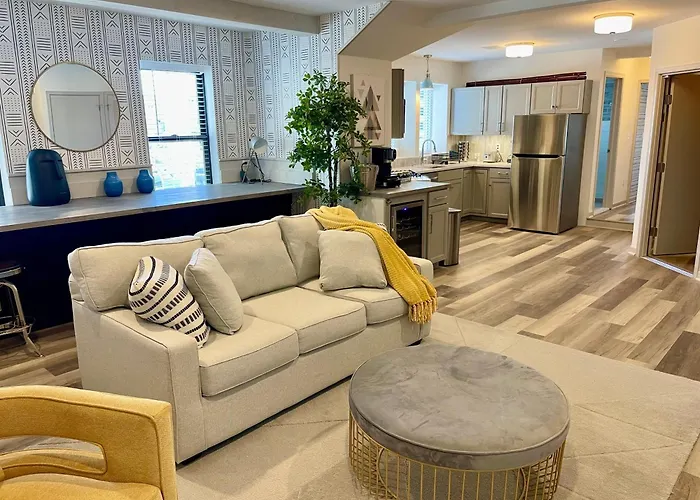 Modern Fully Renovated Suite & Loft In Downtown Trenton
