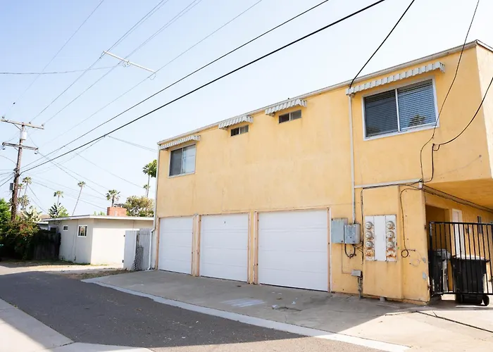 1 Block From Beach - Steps From Restaurants & Shops