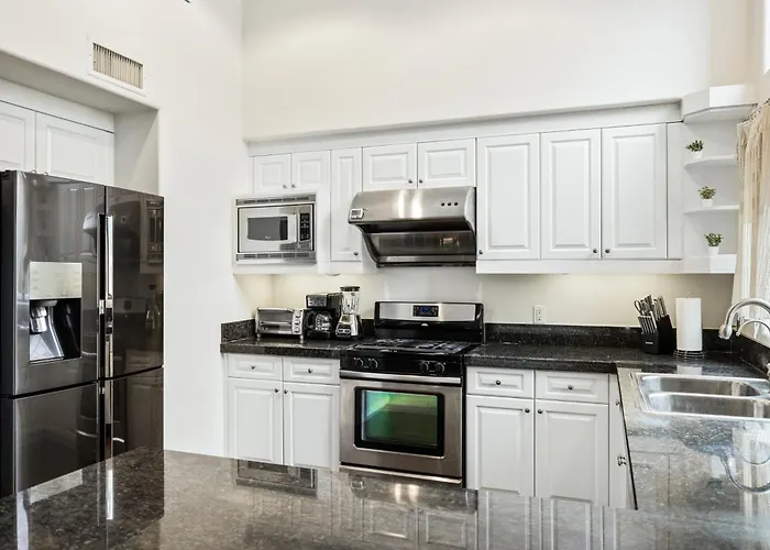 Ultimate La Vacation 2Br W Pool Above Shops