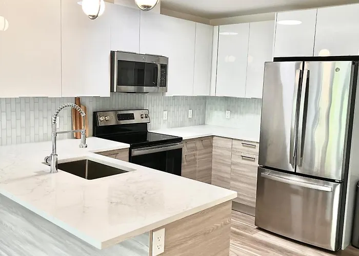 Luxury 2 Bed Apartment In Quincy