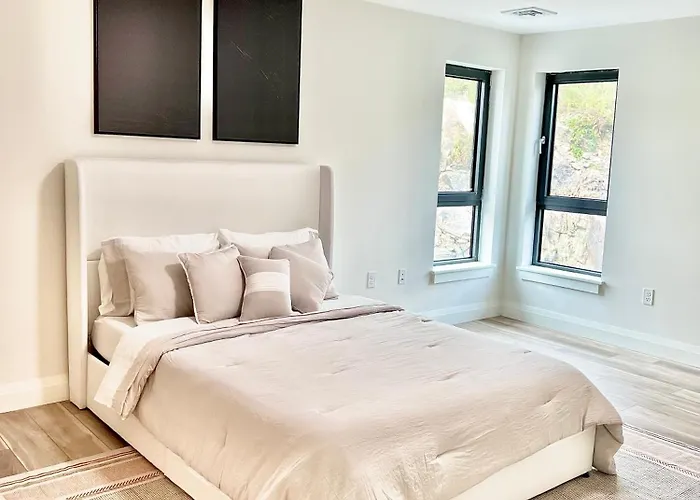 Modern Luxury Apartment In Quincy