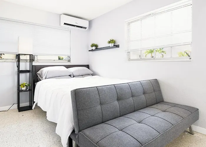 Small Studio In Cape Coral Close To Many Restaraunts