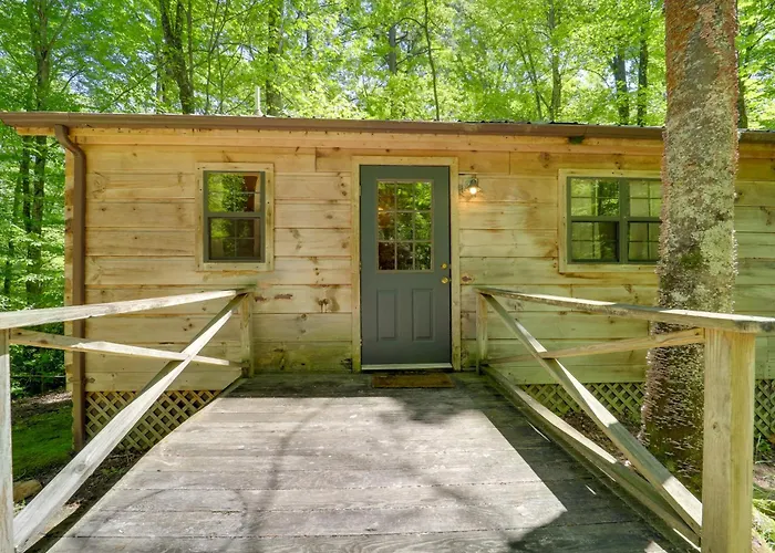All-Season Sunroom + Hot Tub: Marion Cabin Retreat