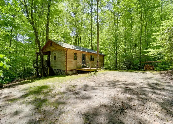 All-Season Sunroom + Hot Tub: Marion Cabin Retreat